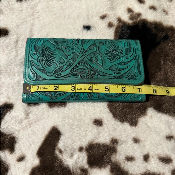 Boho Western Turquoise Hand tooled Leather wallet - Picture 7 of 9